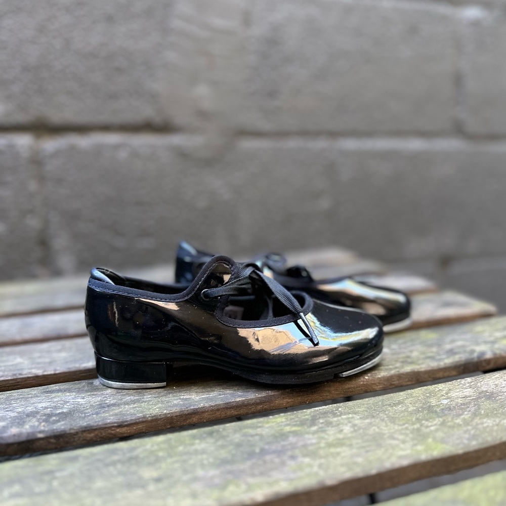 BLOCH Black Patent Leather Girls Tap Heel Shoes Size 11 W